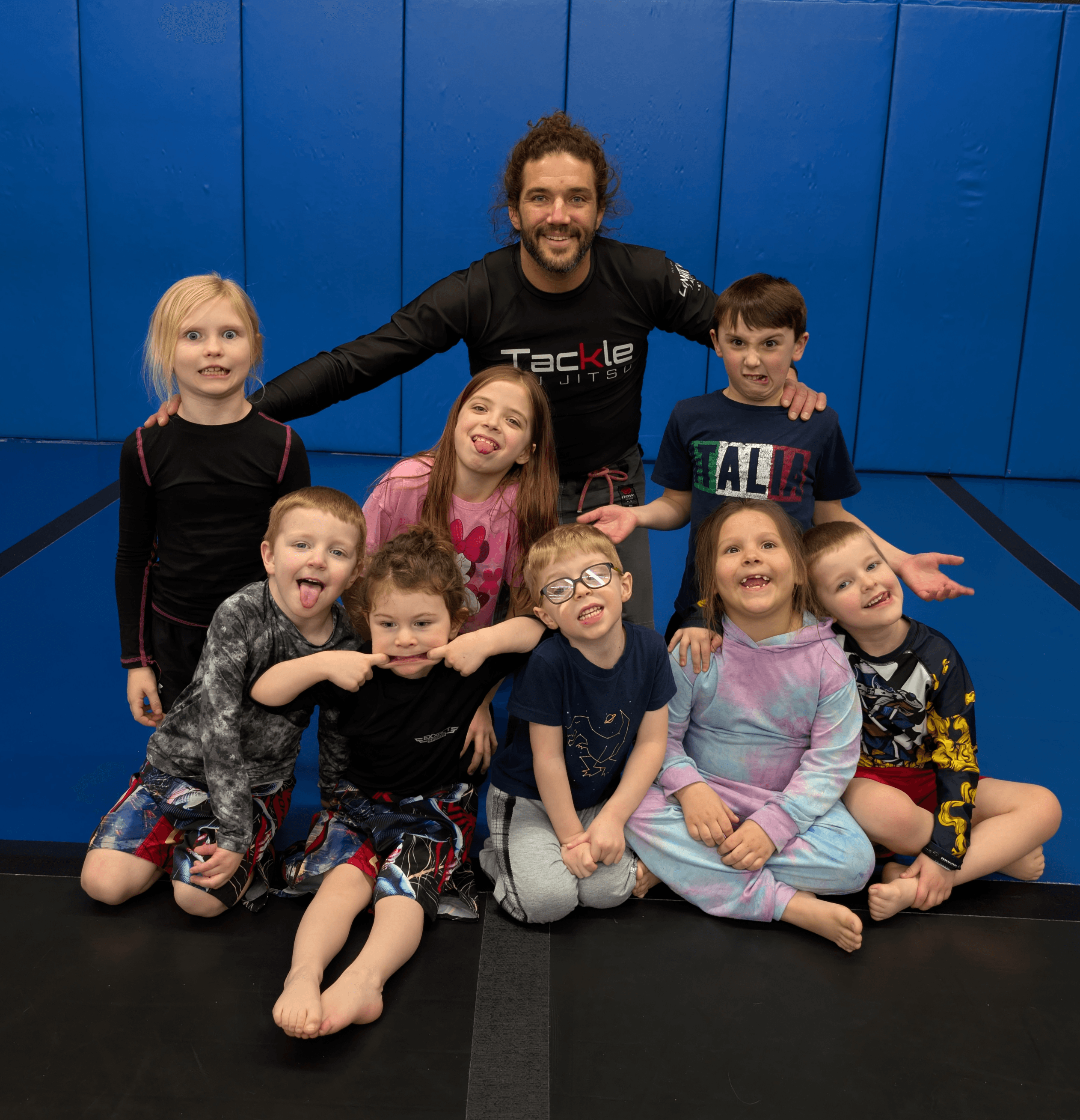A picture of a kid's jiu jitsu class at Tackle Jiu Jitsu in Middleburg Heights, Ohio